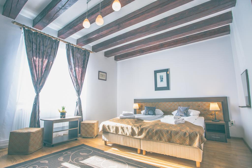 Pension Gallery Brasov Luaran gambar